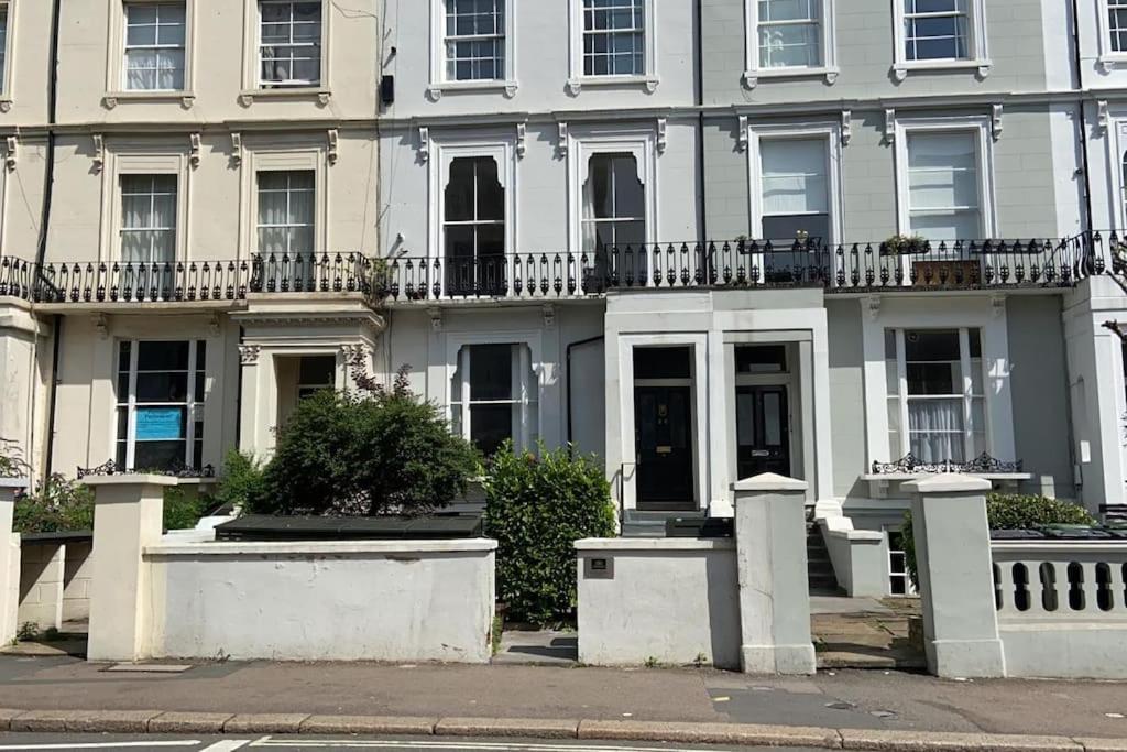 Gorgeous 2 Bedroom Flat In Charming Swiss Cottage London Eksteriør bilde