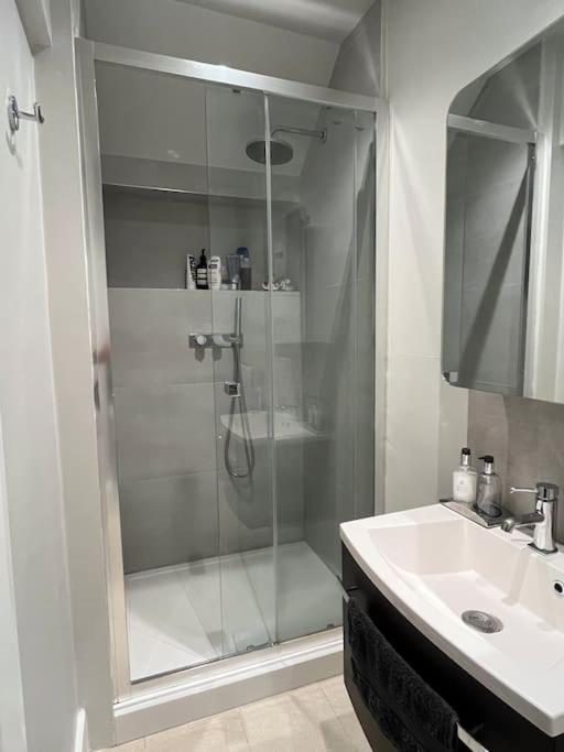 Gorgeous 2 Bedroom Flat In Charming Swiss Cottage London Eksteriør bilde